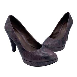 B Makowsky Bonnie Black Snakeskin Platform Pumps, Size 8M, Reptile Print Heels